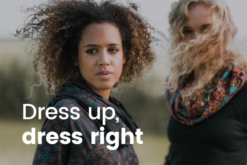 Grafika z motto marki: Dress up. dress right.